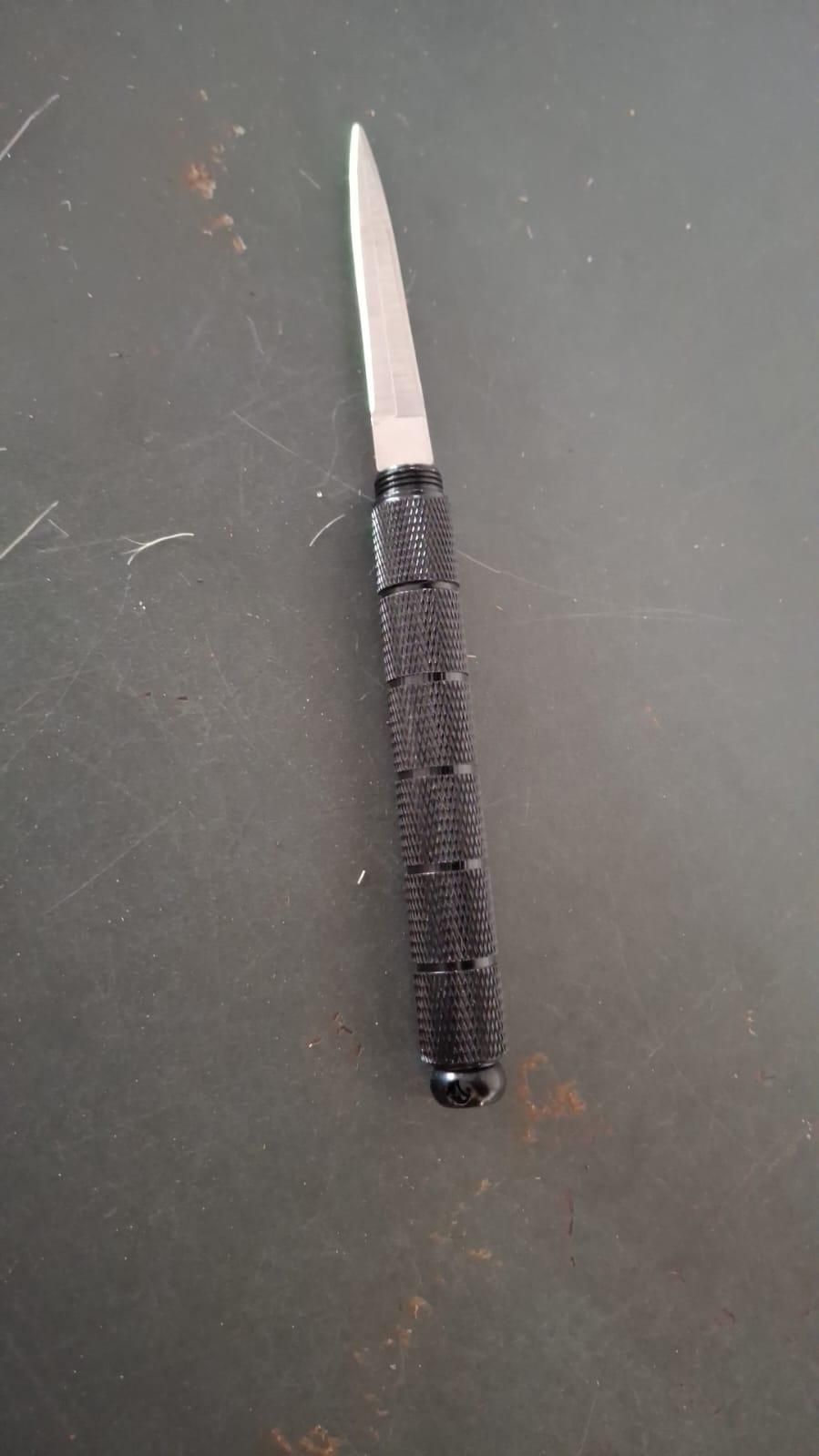 Compact & Reliable Pocket Knife – Always Be Prepared!